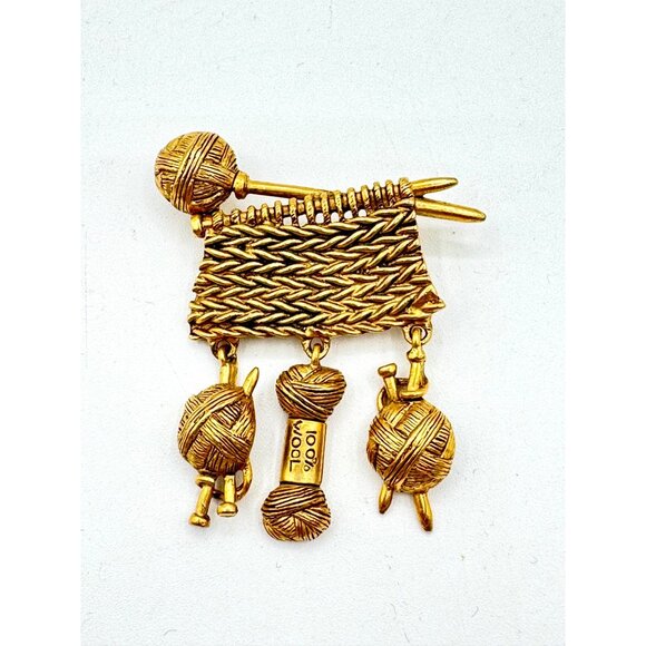 Vintage Danecraft Gold Tone Knitting Brooch Pin Needles Yarn Wool Needlework - Picture 1 of 4